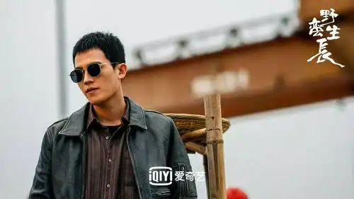 赵丽颖新剧野蛮生长杀青,女企业家造型曝光
