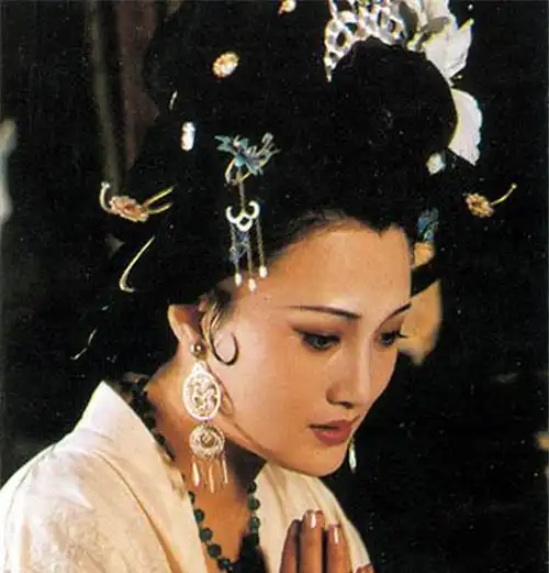 80年代第一美人,因颜值太高遭人算计,被才子用632封情书追到手
