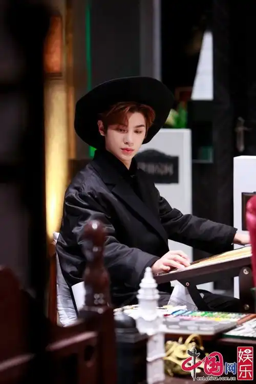 多彩贵州网明星大侦探何炅cos小丑魏晨与鬼鬼组cp