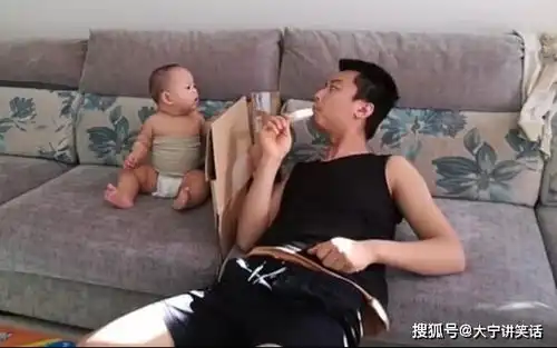 开心一笑妈妈不在家,看爸爸是如何带孩子的,网友都笑喷了