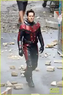 复联4剧照,钢铁侠成神盾局局长老年托尼和年轻复仇者网易订阅