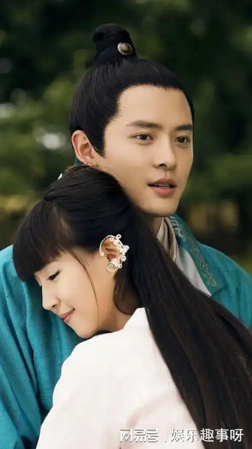 和杨丽萍跳舞13年如牢笼小彩旗长大后,一直在放飞自我
