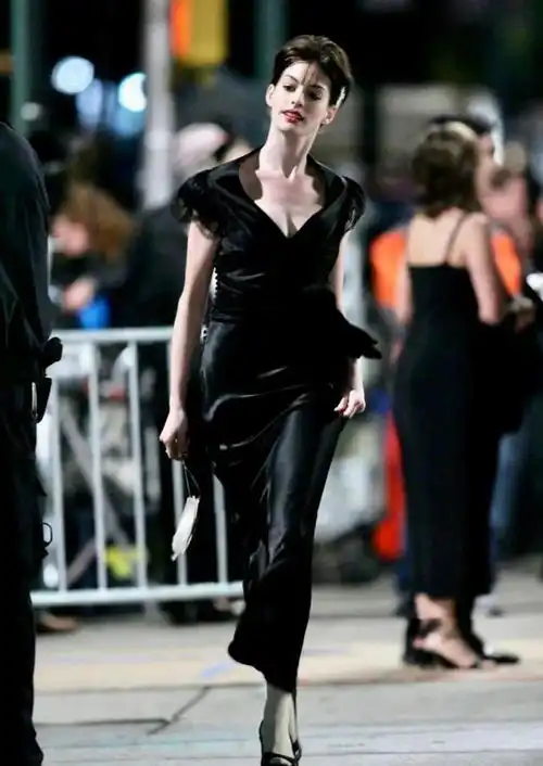 annehathaway安妮海瑟薇05年穿prada的女王片场花絮
