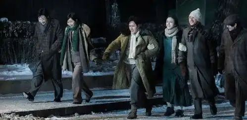 她有一双黑色的手,永远洗不干净