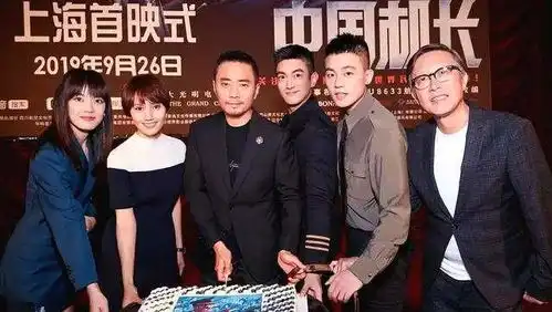 中国机长请了朱亚文阚清子等11位明星来客串,为何只狂捧他
