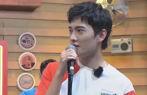 微微一笑剧照重现荧屏,杨洋的反应获好评,爷的青春回来了