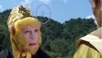 影视剧中尴尬穿帮镜头,西游记中的电线杆,亮剑中的矿泉水
