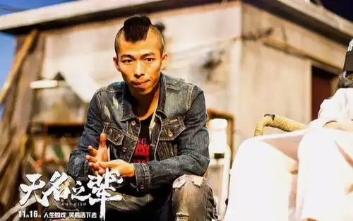 脱离黄毛这次他是真的火了三部电影就被封神
