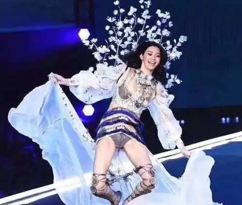 明星们最想删除的照片,赵丽颖好尴尬,王俊凯让人笑到胃痛
