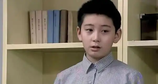 他是金婚中的小儿子,曾长相一般被遗忘,如今比易烊千玺还帅
