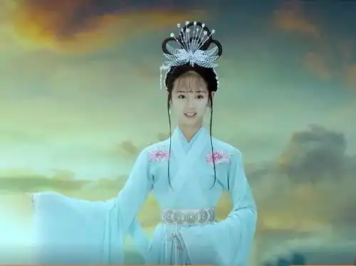 新版红楼梦悄然开播,宝玉呆萌,黛玉欠佳,香菱太美酷似佟丽娅