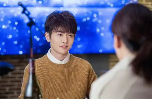 庆余年撞脸羊驼的二皇子,和张嘉译姜武合作过为啥还不火
