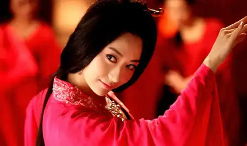 荒淫帝后,皇帝刚霸占先帝遗孀,皇后就给他送来了绿帽子