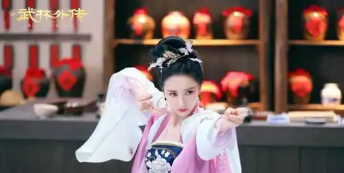 佟丽娅版佟掌柜剧照曝光,一身红衣风情万种,丫丫天生的古装脸