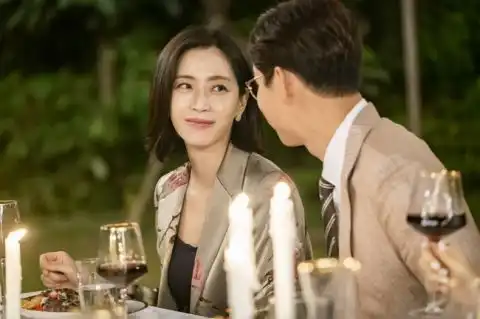 jtbc新剧优雅的朋友们公开刘俊相宋玧妸剧照,这对令人羡慕的夫妻...产生了什么裂痕呢