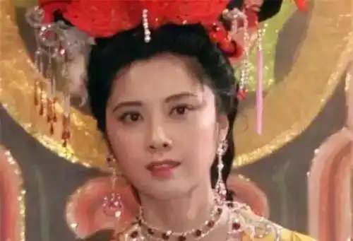 关之琳李嘉欣是美女天花板网友何晴陈红蒋勤勤完全不输
