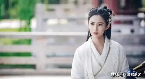 倚天屠龙记里,也许张无忌只是个平凡人,不算英雄人物
