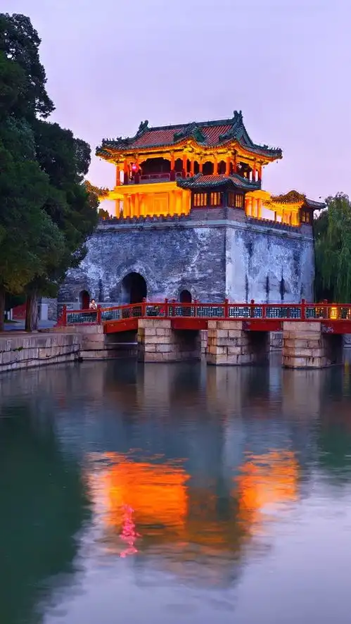 灯光照古建,颐和园景观灯亮起,夜景太美了
