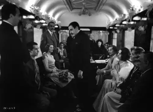 浮夸有理,人性回归阿加莎经典罪案奇葩翻拍
