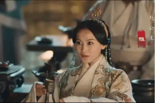 皓镧传中这些奇葩造型都有讲究公主雅头上的鸟竟是匈奴王冠
