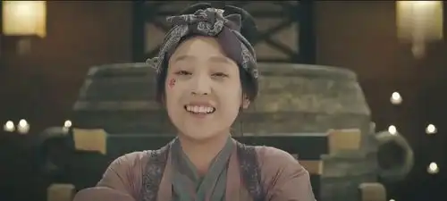 灵魂摆渡黄泉长生藏在书桌底下再次被三七发现,阿香停留