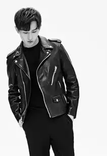 成毅早春造型领衔机车摇滚风黑白胶片尽显清秀忧郁