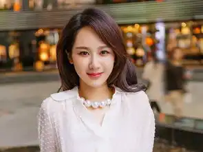 杨紫又换脸了活动现场脸部僵硬,跟小时候相貌大有不同
