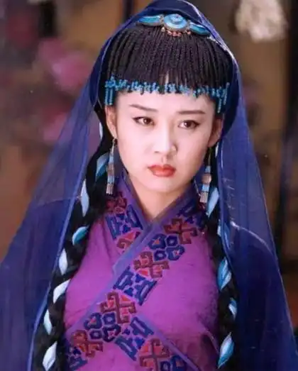 许晴年轻时的经典剧照,脸蛋带着婴儿肥,真是越长越美