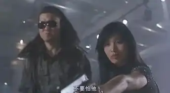 鼠胆龙威影片里周比利踢周嘉玲的小肚是真的吗
