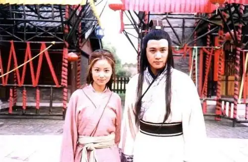 乌龙闯情关上官凤儿坐在最尊贵的位置,却承受着最悲惨的命运
