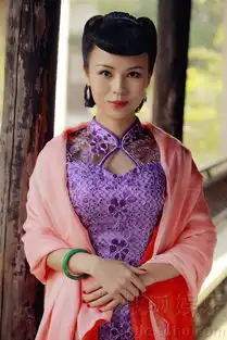 熊梓菱我的爱情撞上了战争旗袍装楚楚动人