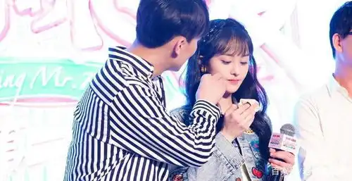 郑爽这事,最惨的还是汪峰,第27次冲刺头条失败太好笑
