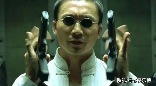他是洪金宝徒弟,黑客帝国每年都给他分红,刘亦菲当场认做他妹妹