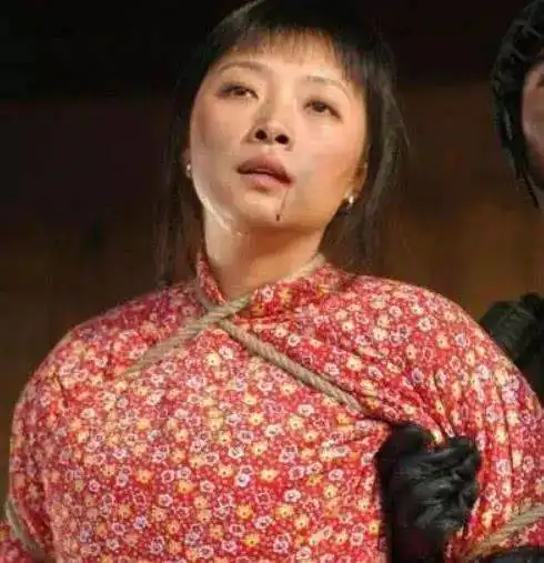 新版亮剑为啥未播先凉看到李云龙妻子的衣服眼睛酸了
