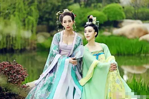 生在德国,活在中国,几任绯闻男友把她捧红,今却与丑男逛水果店