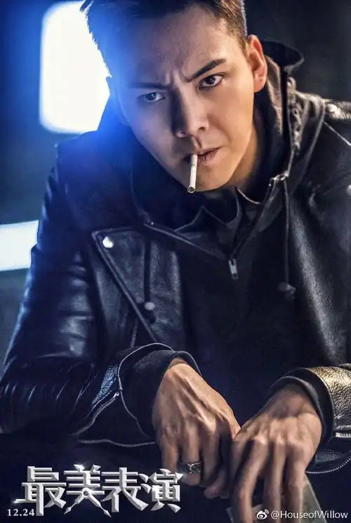 品牌分享最美表演剧照认领陈伟霆佩戴首饰深邃质感中增添亮点
