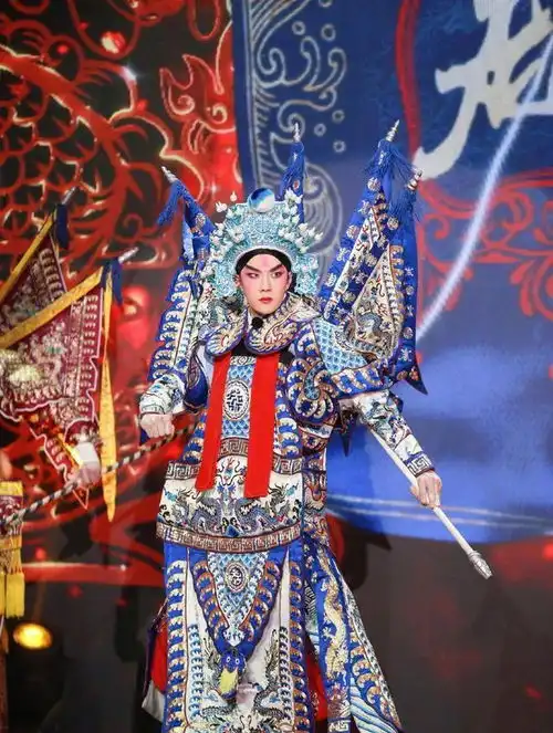 天天向上开年大戏,王一博又解锁新技能,京剧扮相实在太惊艳
