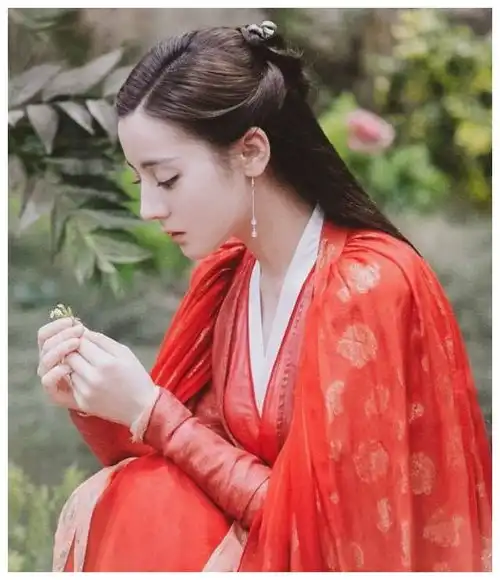 阿兰若一个人生悲惨到过不了审被删了四集的美强惨女子