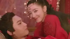 双世宠妃2转圈圈吻戏花絮来了八王妃还坐在了王爷的腿上哦,太甜了
