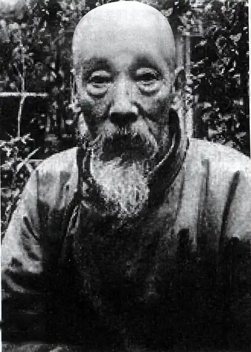 他是山东宏济堂的创始人,也是大宅门白景琦的原型,他叫乐镜宇