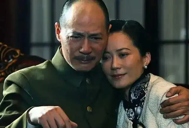 演好蒋介石的女人不容易,高圆圆输给俞飞鸿的大气,刘涛胜在风韵