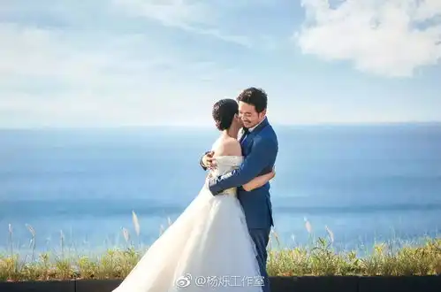 八年的长情终于换来一场婚礼,小包总杨烁结婚,现场几度哽咽
