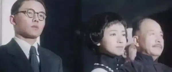 杨幂多边形脸不算啥,延禧攻略吴谨言的刀削脸才可怕