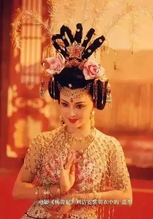 她与刘晓庆同台,才貌双全,和导演隐秘同居27年没名没分,今靠化疗续命
