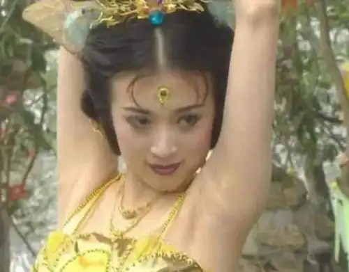金巧巧曾说自己演不了农村人被群嘲,可看了迪丽热巴,才知道她并没有说错
