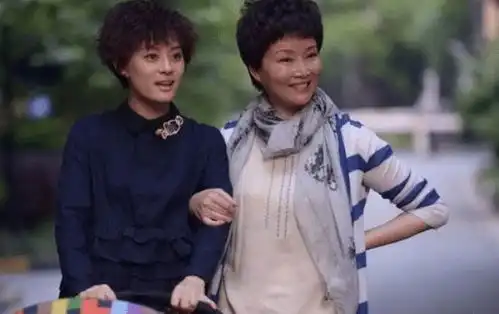 国家一级演员朱茵,曾因离异成心中的痛,如今61岁过得怎样