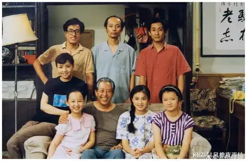 童星关凌29岁低调嫁人,34岁生二胎,一家四口生活美滋滋