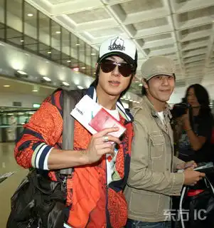 为拍剧上北京练武吴尊行李多如搬家