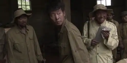 悬崖之上曝花絮,张译演技炸裂,低声问张艺谋您觉得行吗
