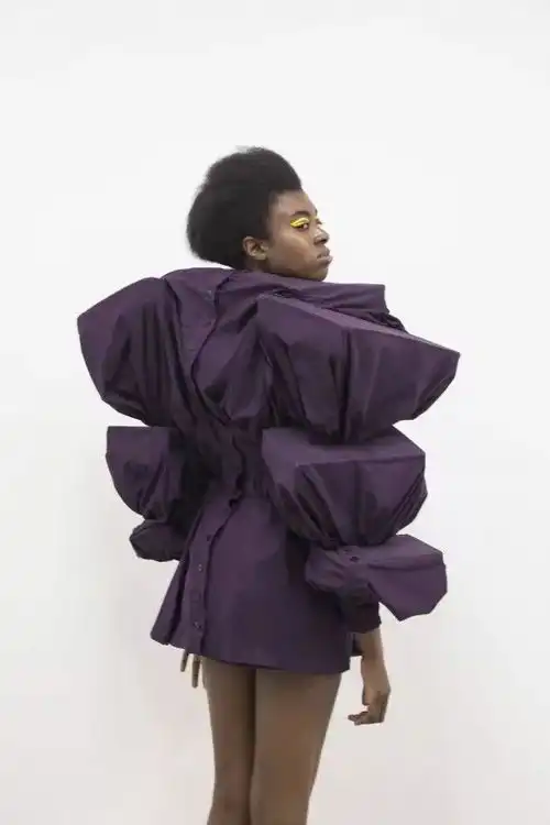 从灵感到成衣安特卫普学生作品竟大尺度谈论经典电影lolitalinus用行动告诉我们艺术没有边界
